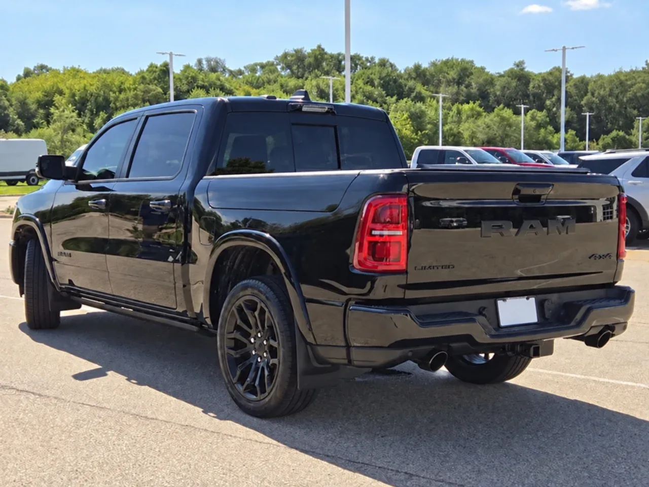 RAM 1500: чем Limited Night Edition отличается от других комплектаций